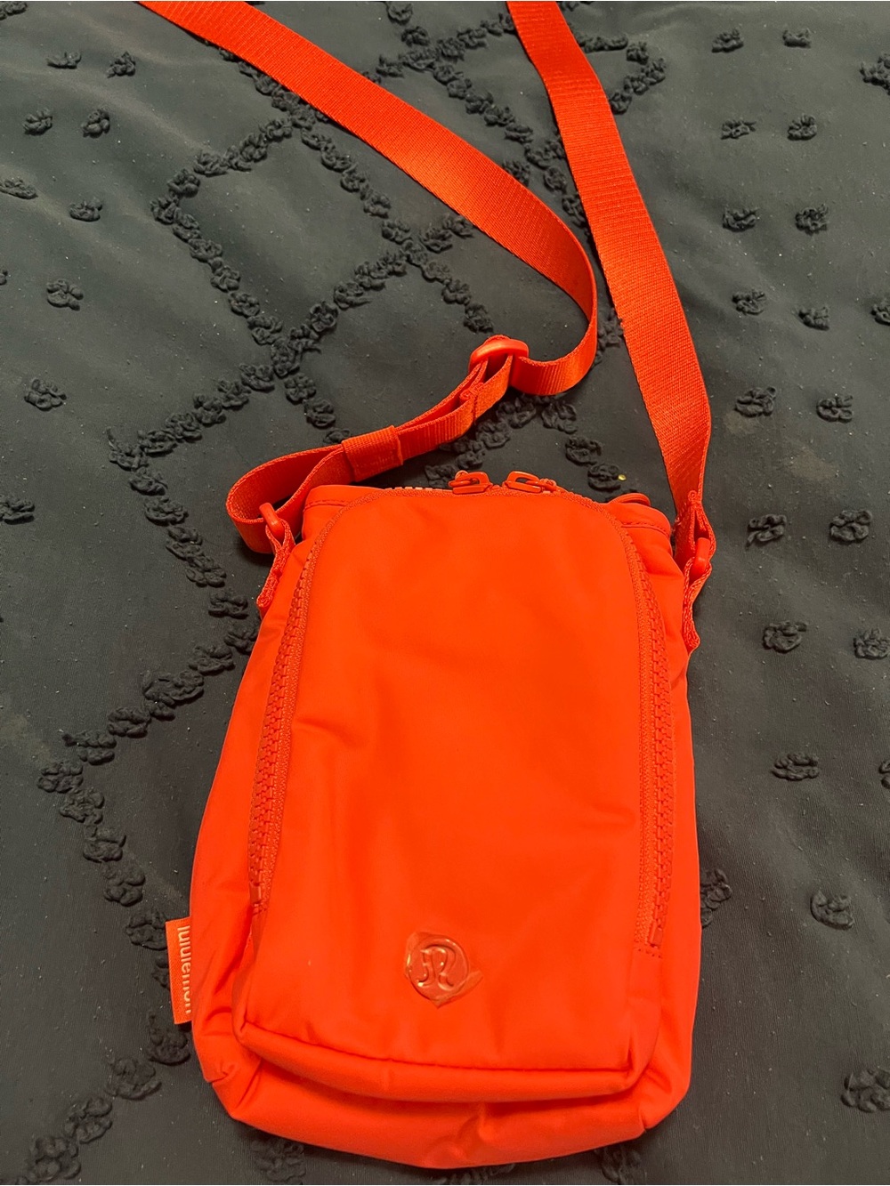 lululemon Water Bottle Crossbody Bag with Front Pocket 2L (NWOT) Glaze Pink